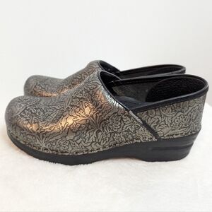 Dansko Metallic Silver Embossed Leather Clogs For Work Comfort Walking 8